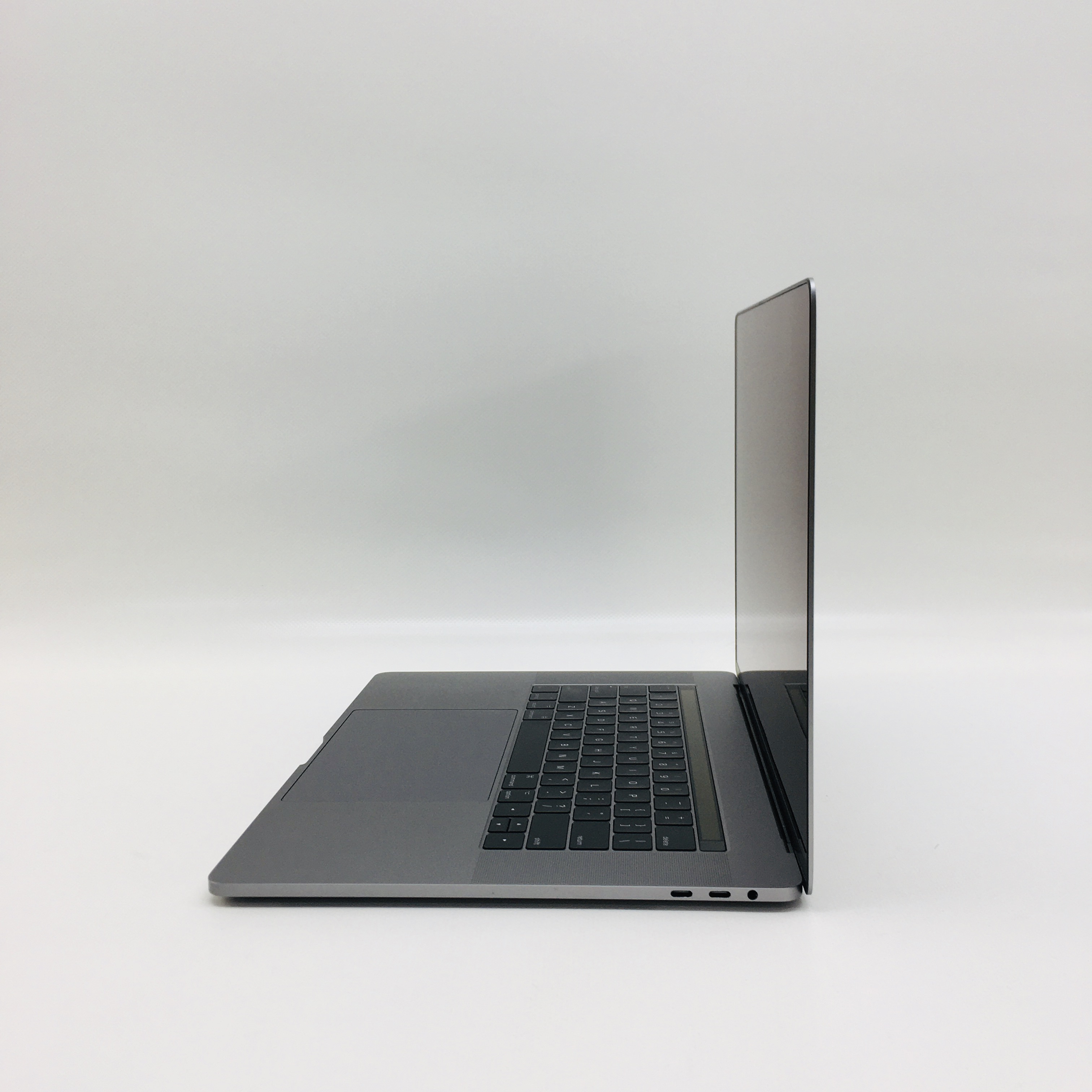 MacBook Pro 15" Touch Bar Mid 2017 (Intel Quad-Core i7 3.1 GHz 16 GB RAM 1 TB SSD), Space Gray, Intel Quad-Core i7 3.1 GHz, 16 GB RAM, 1 TB SSD, image 3